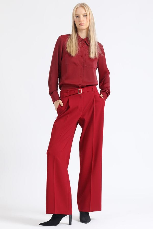 PANTALON RECTO CON PINZAS TIRO ALTO, VINO