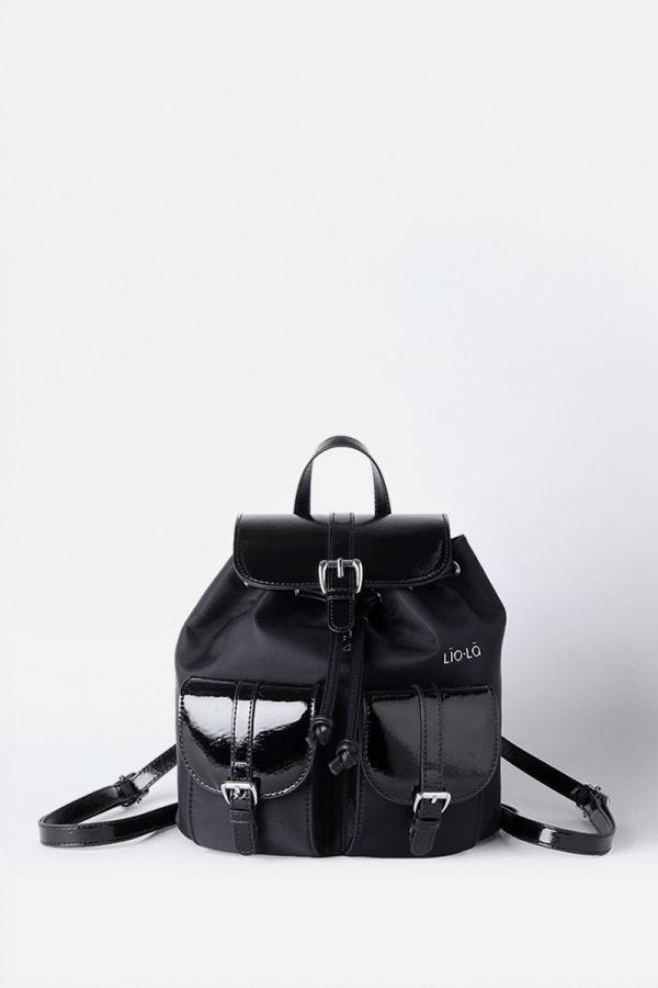 MOCHILA TELA APLICACIÓN CHAROL, NEGRO