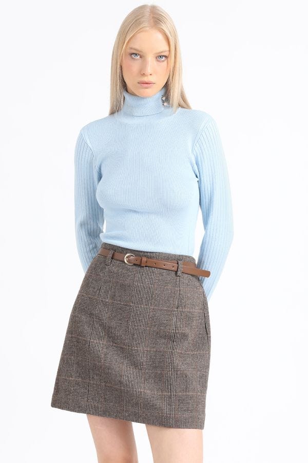 SWEATER, TEJIDO PUNTO, BOTON DECORATIVO, CELESTE