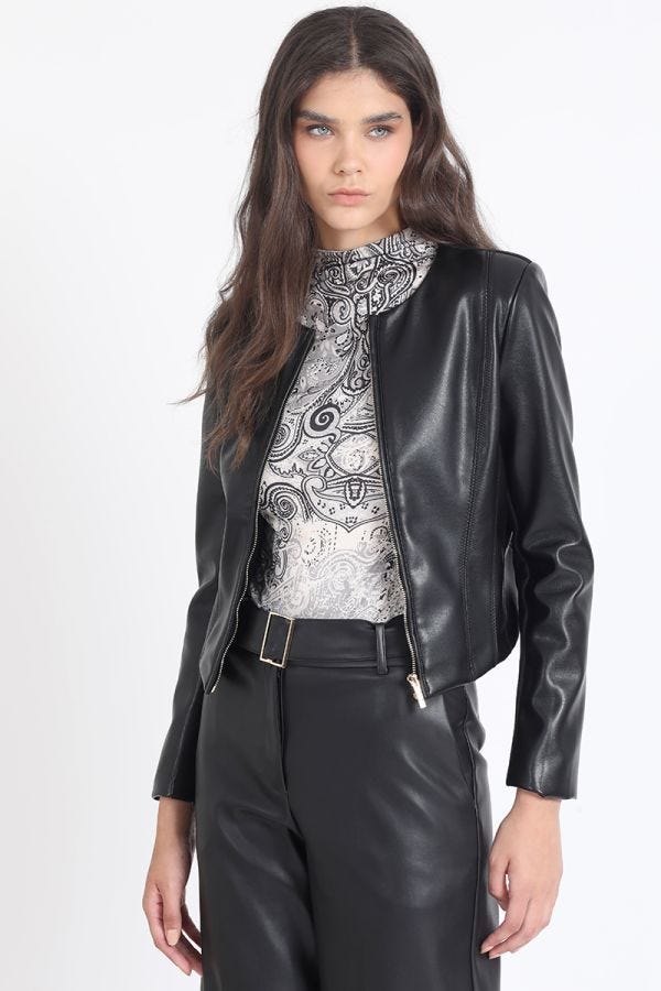 CHAQUETA CORTA EFECTO CUERO MIX, NEGRO