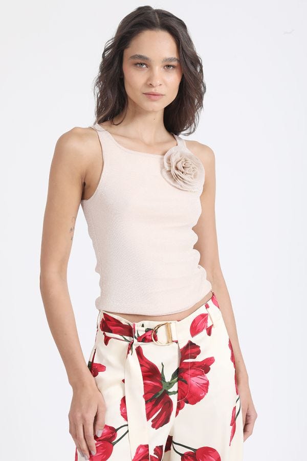 POLERA SIN MANGAS APLICACIÓN ROSA MALLA LUREX BEIGE