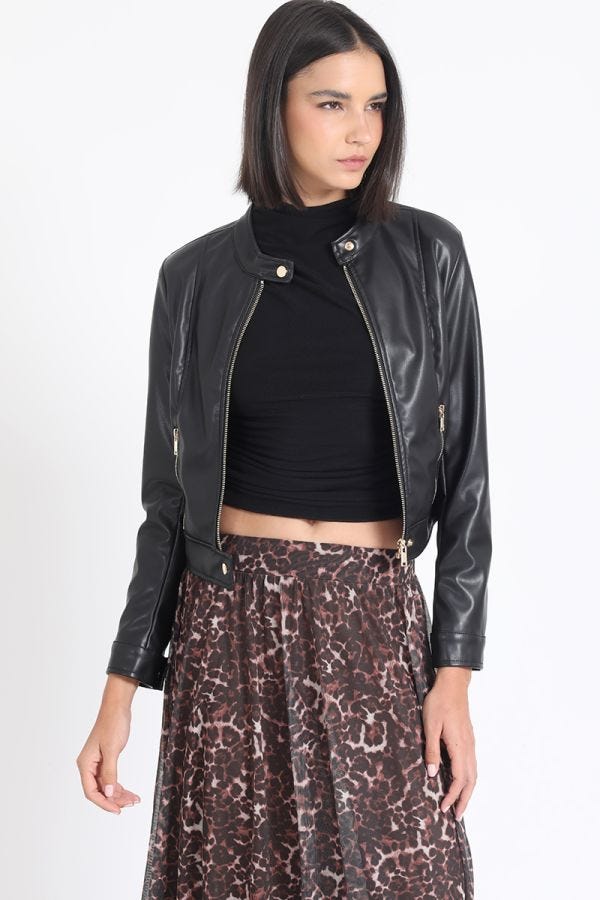 CHAQUETA CROP EFECTO CUERO, NEGRO