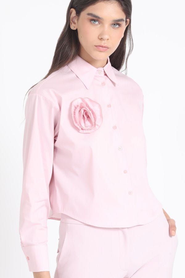 CAMISA POPLIN ALGODÓN, APLICACIÓN FLOR, ROSA