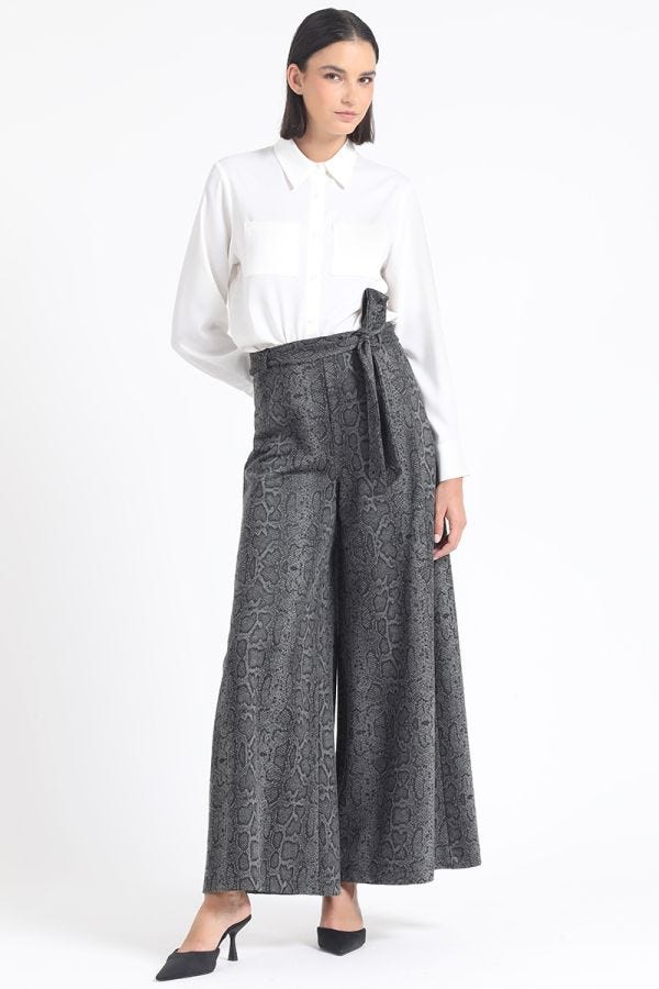 PANTALON PALAZZO, TIRO ALTO, ESTAMPADO PITON, GRIS