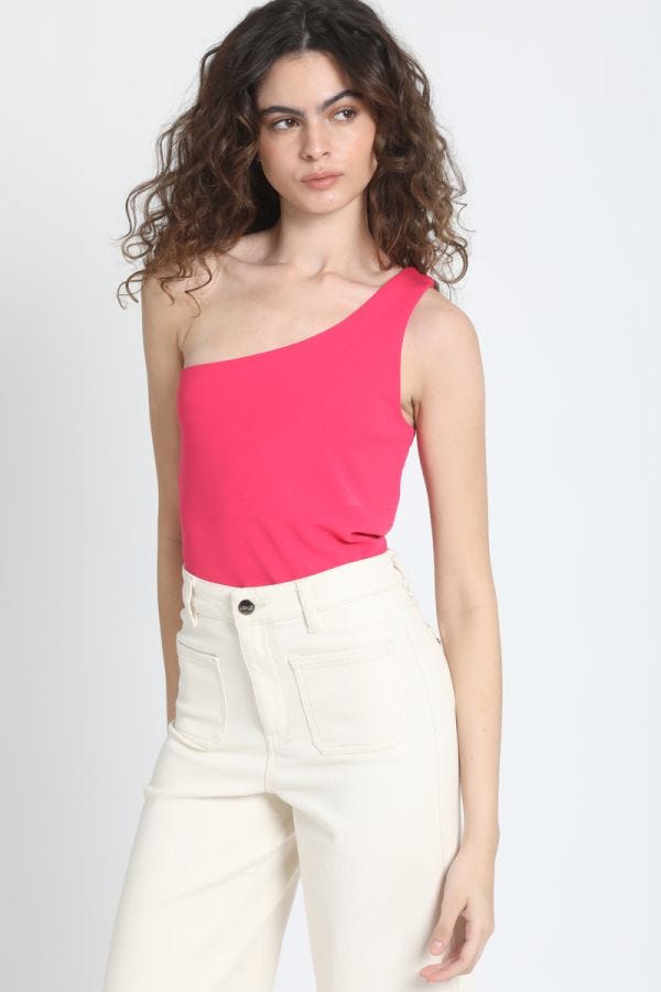 TOP UN HOMBRO FUCSIA