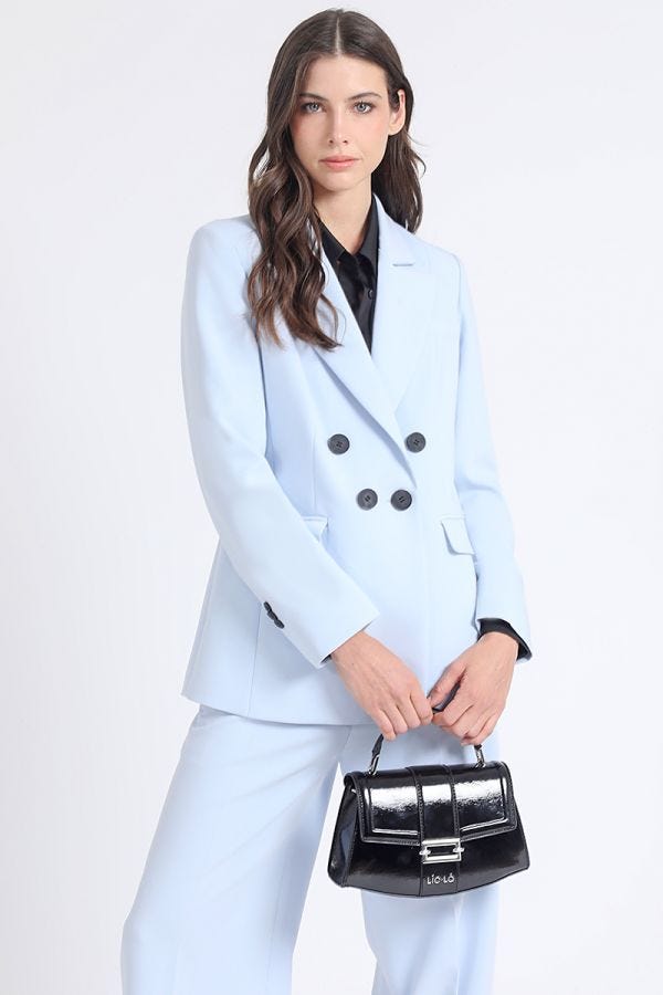 BLAZER ENTALLADO CRUZADO, BOTON CONTRASTE, CELESTE