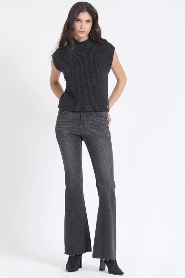JEANS FLARE PUSH-UP, TIRO MEDIO, GRIS